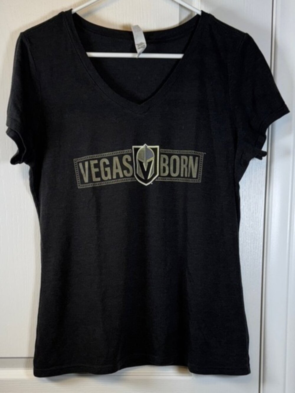 Vegas Golden Knights VGK Hockey Gray V-Neck Shirt Size Large EUC #SP-029